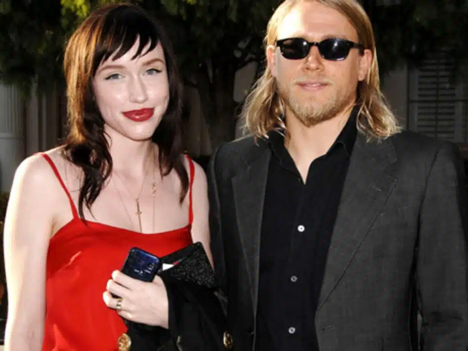 Charlie Hunnam et Morgana McNelis