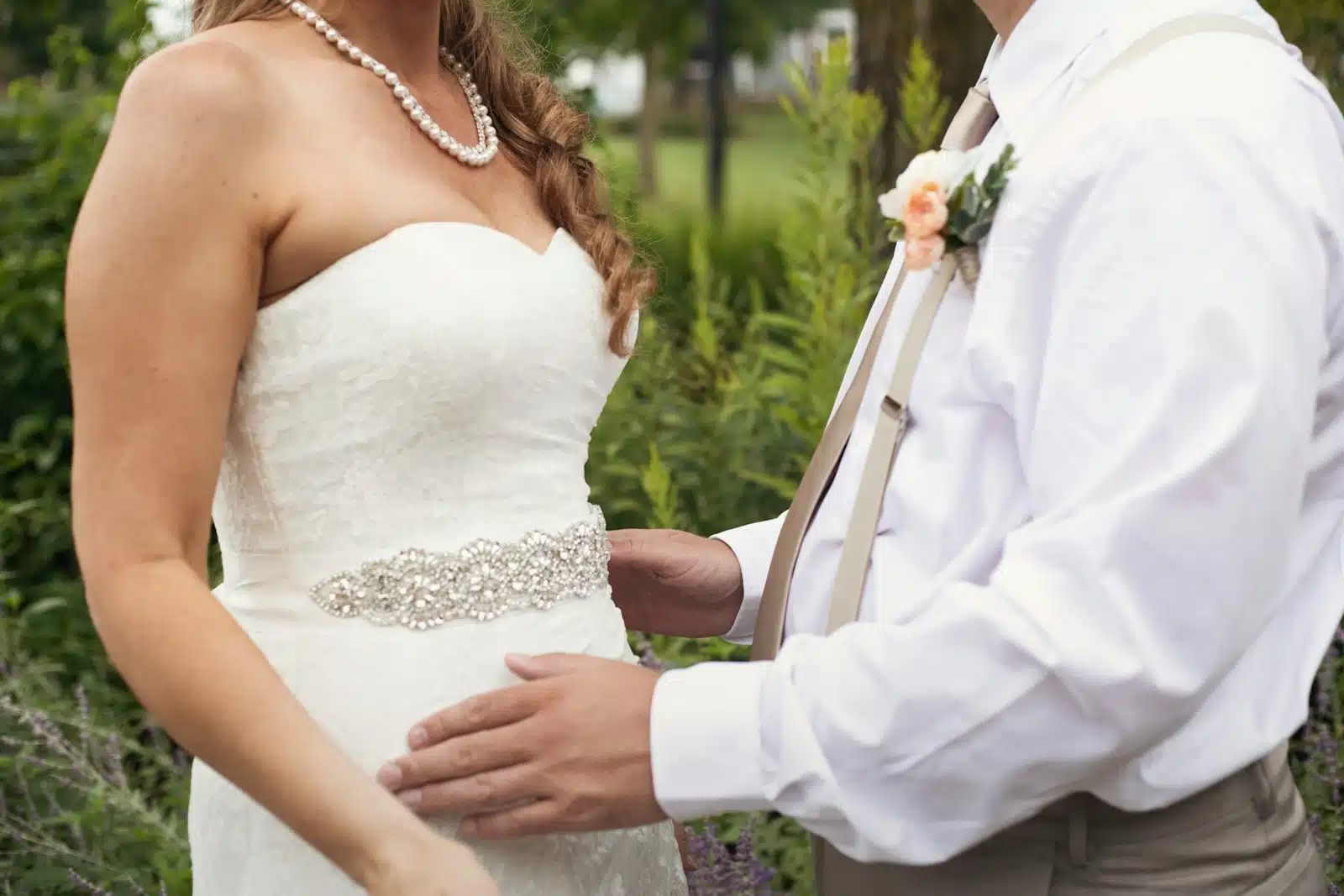 couple de jeunes mariés